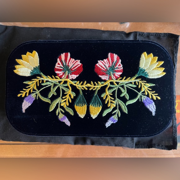 Brand New WOLF Zoe Travel Zip Case - Picture 2 of 6